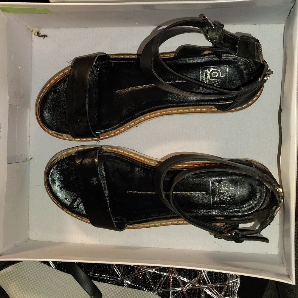 Dolce vita sandals